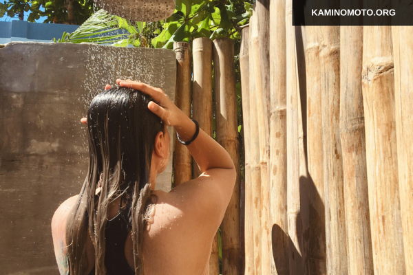 Gội đầu đúng cách sau khi ủ