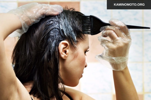 Nhuộm tóc khi tóc còn ẩm 